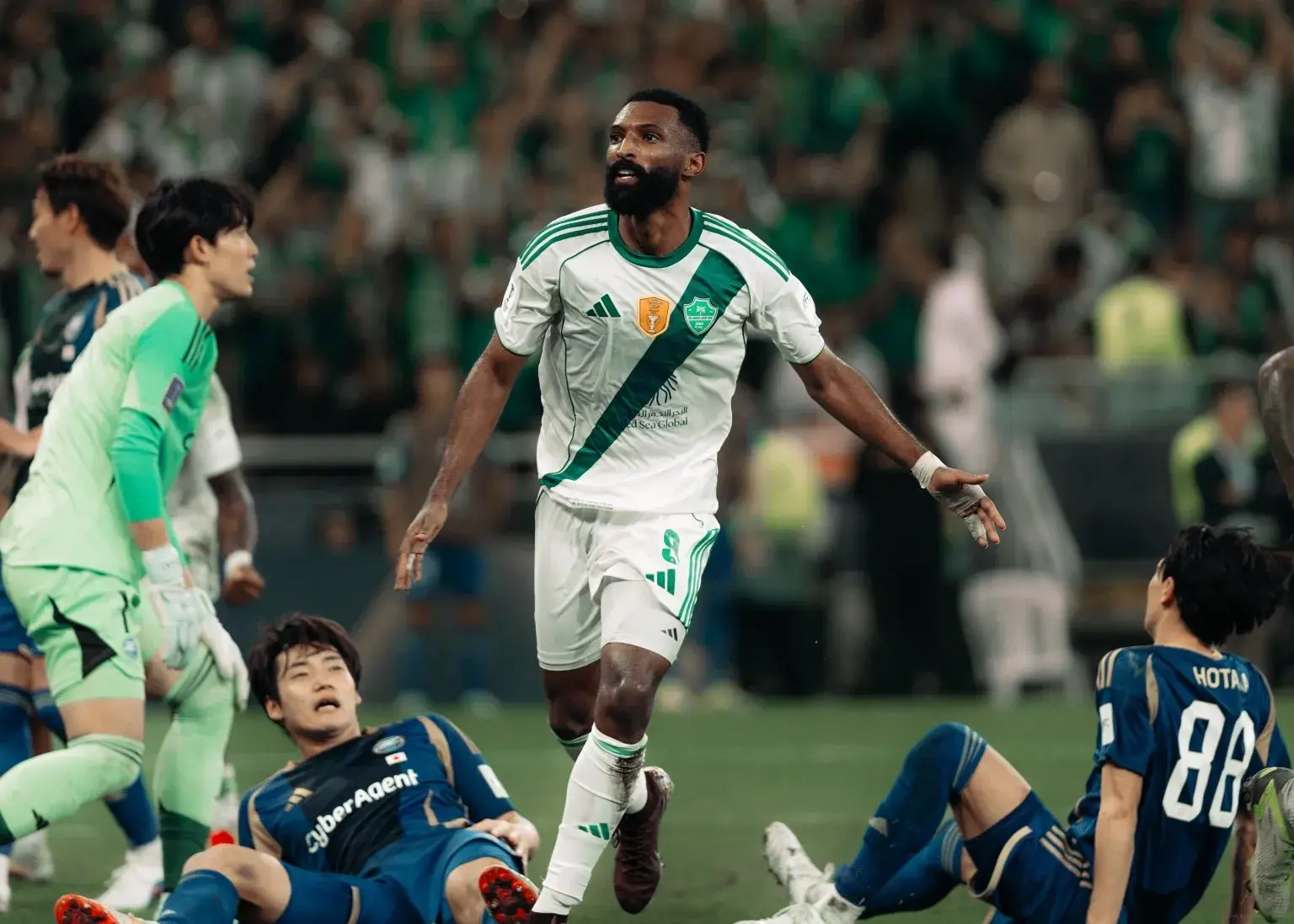 اینجا همیشه جای قهرمانی است؛/ گلزن قهرمانی الاهلی و کنایه به النصر!