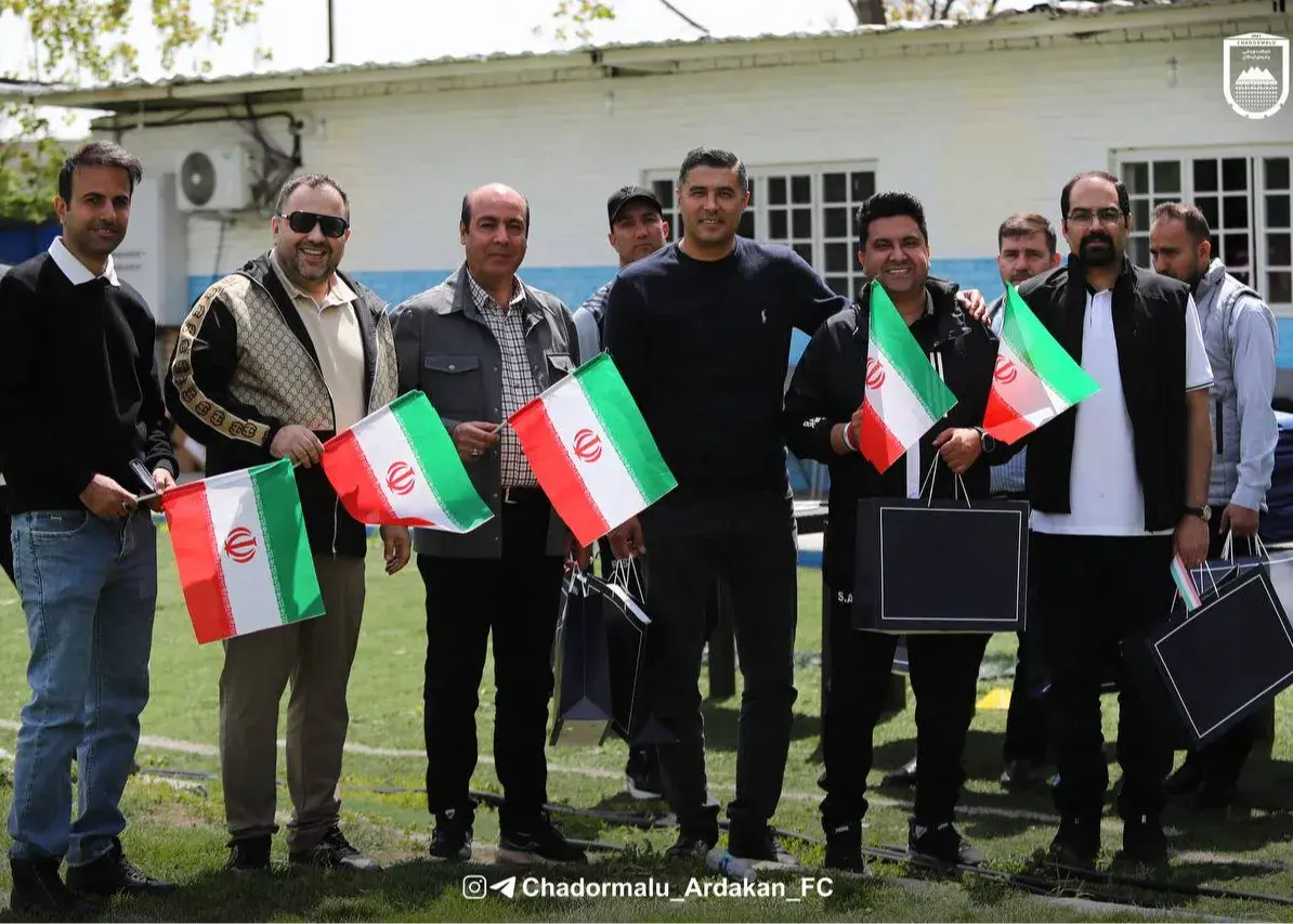 بدرقه چادرملو زیر پرچم کشور (عکس)