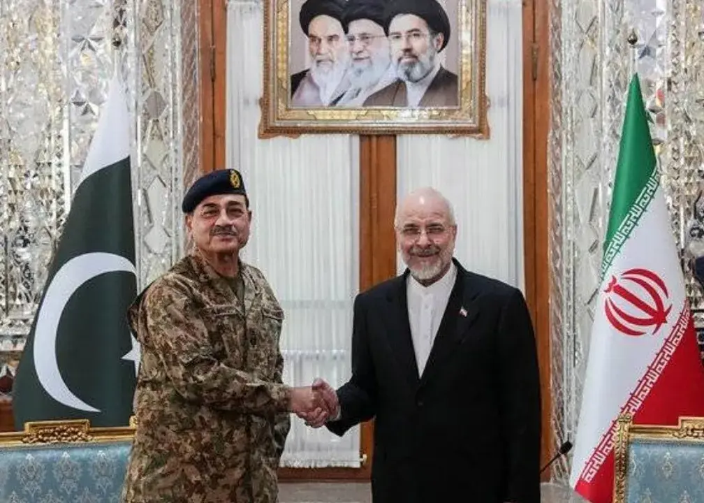 قالیباف در دیدار با فرمانده ارتش پاکستان:/ بدعهدی طرف مقابل مانع برقراری صلح و امنیت است
