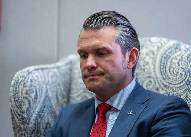 به اتهام ارتکاب جنایات جنگی/ طرح استیضاح وزیر جنگ آمریکا آغاز می‌شود