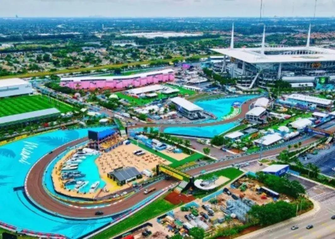 از فرمول یک تا جام جهانی/ تغییر بزرگ خانه مسی: تعویض چمن فقط در سه روز!