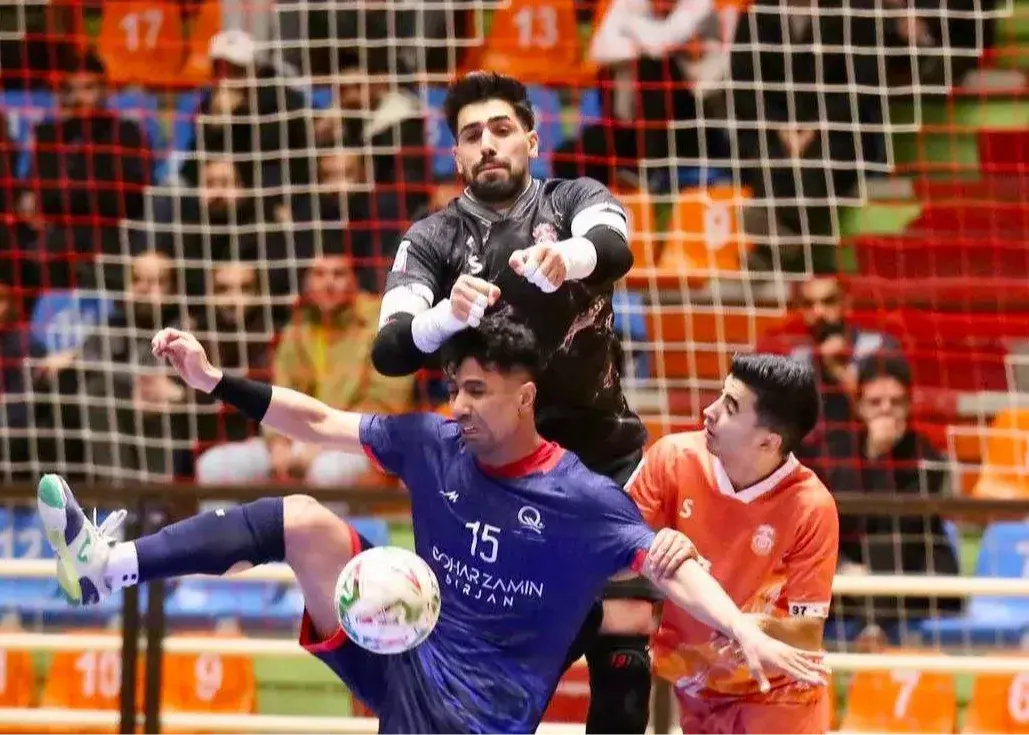 تصمیمی برای جدایی نگرفته‌ام؛ / گلر ملی‌پوش: به دلایل غیرفنی نایب قهرمان شدیم!