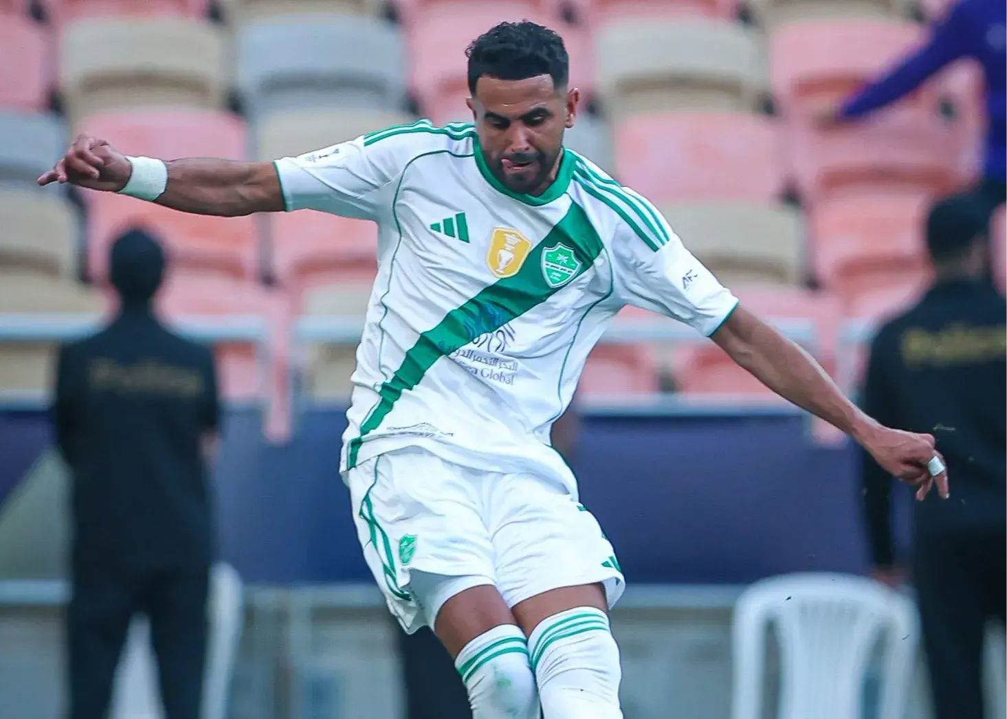 وی ای آر مانع از ثبت شاهکار محرز/ سرودن یک شعر با بیرون پای چپ (عکس)