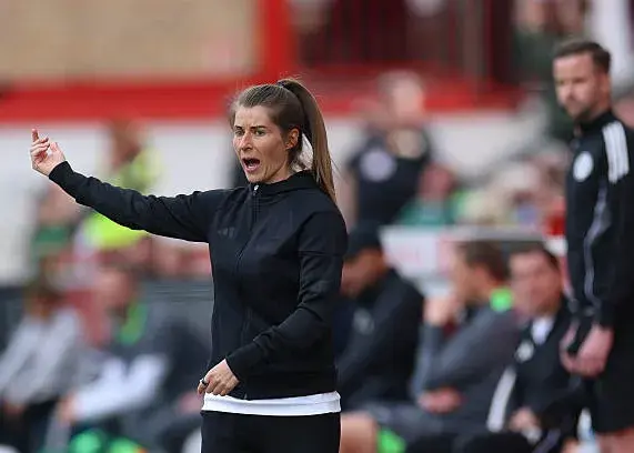 این فریم‌ها سالهای سال جذاب می‌ماند/ یک روز فوتبالی کامل با ماری لوئیز اتا (عکس)