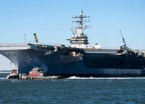 آتش‌سوزی در یک ناو هواپیمابر آمریکا