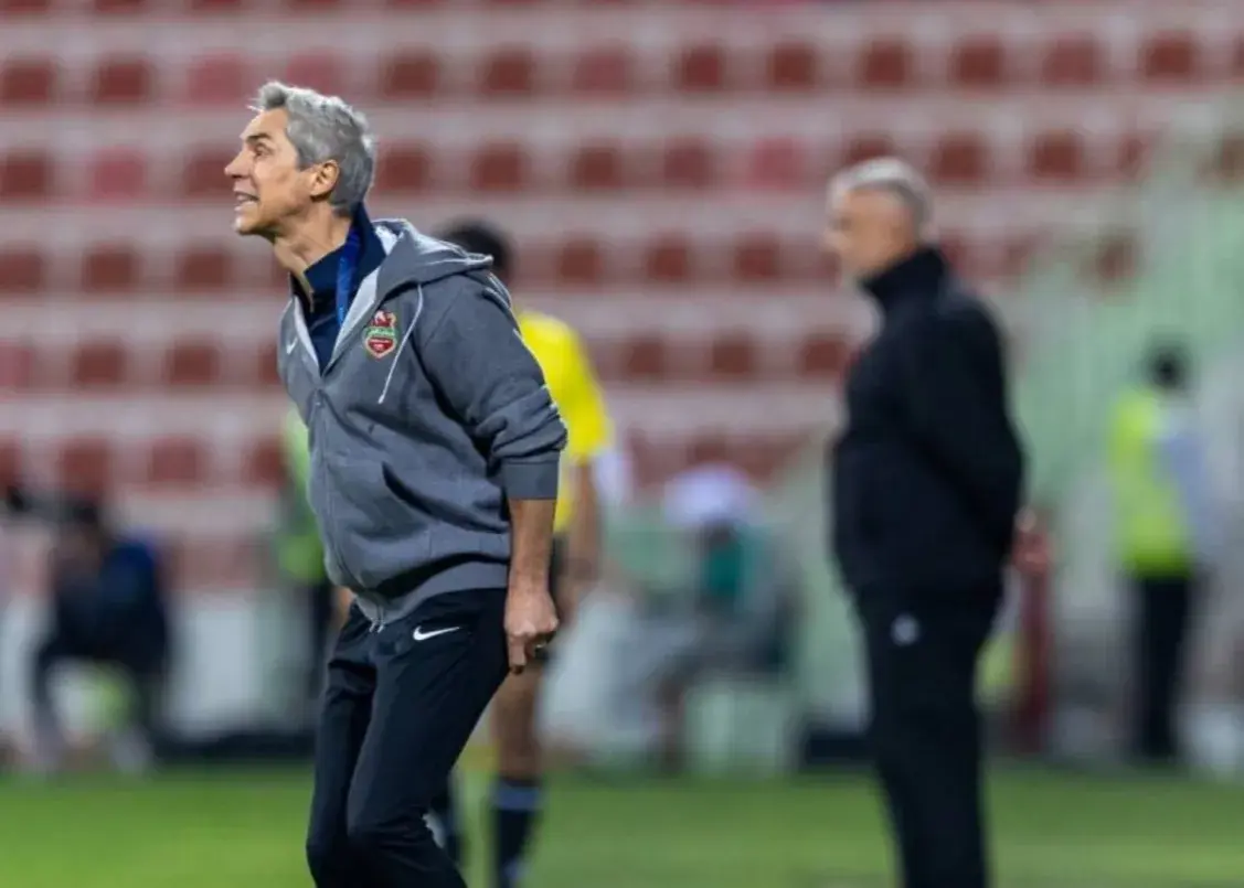 آسیا شایسته قاضیان بهتری است/ سرمربی شباب الاهلی: این داوری مایه تاسف است!