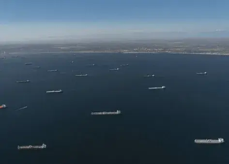 اذعان سی‌ان‌ان: شناورهای ایرانی از تنگه عبور می‌کنند