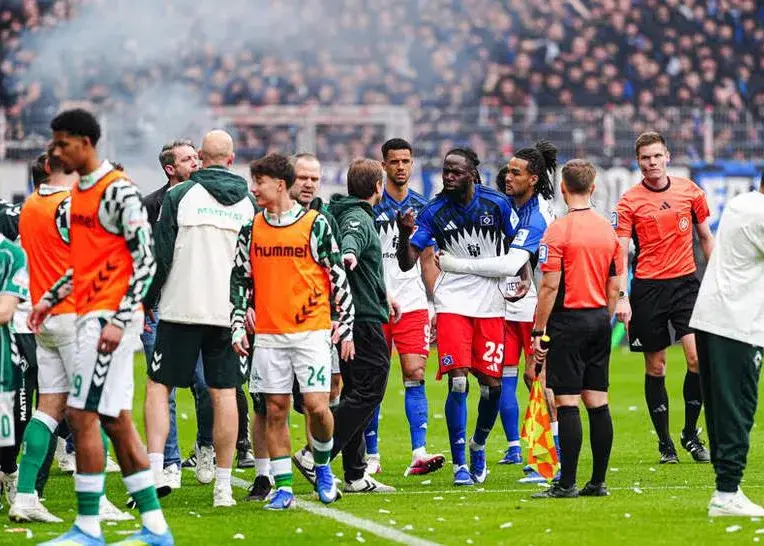 از گل‌های رویایی تا پرتاب آتش‌زا تا سه کارت قرمز/ دربی واقعی: دربی 110 شمال آلمان فراموش نمی‌شود!