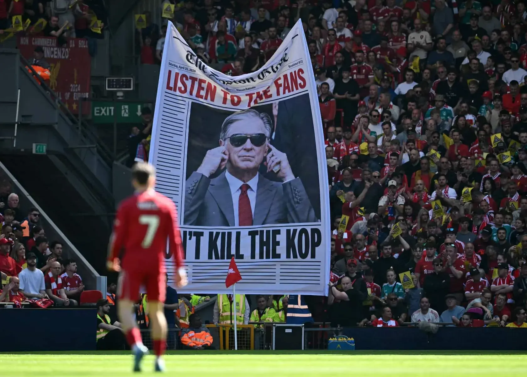 اعتراض لیورپولی‌ها به قیمت بلیت/ شنکلی ساخت، یانکی غارت کرد!