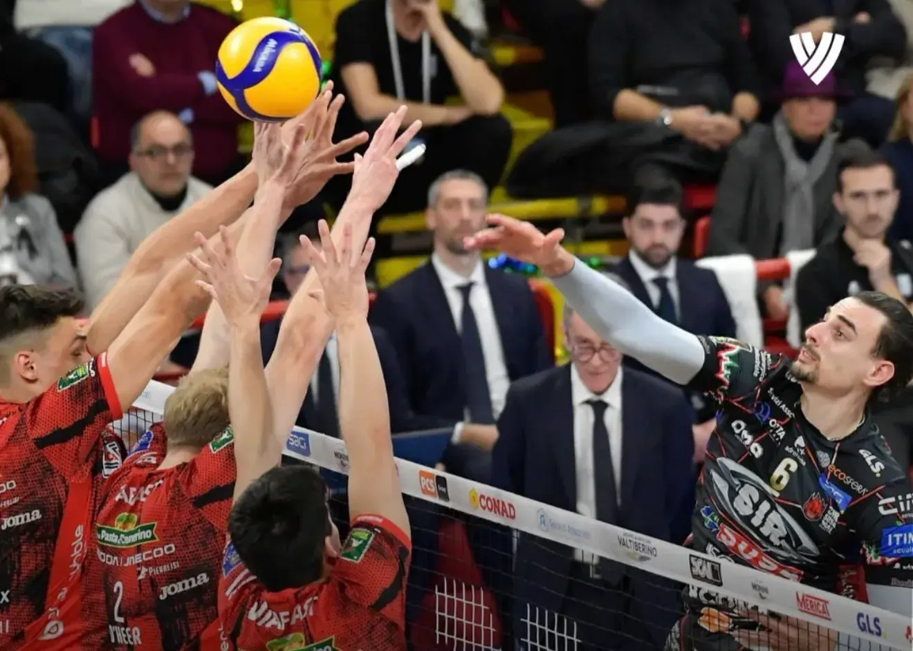 امشب، پادشاه تمام فینال‌های والیبال جهان