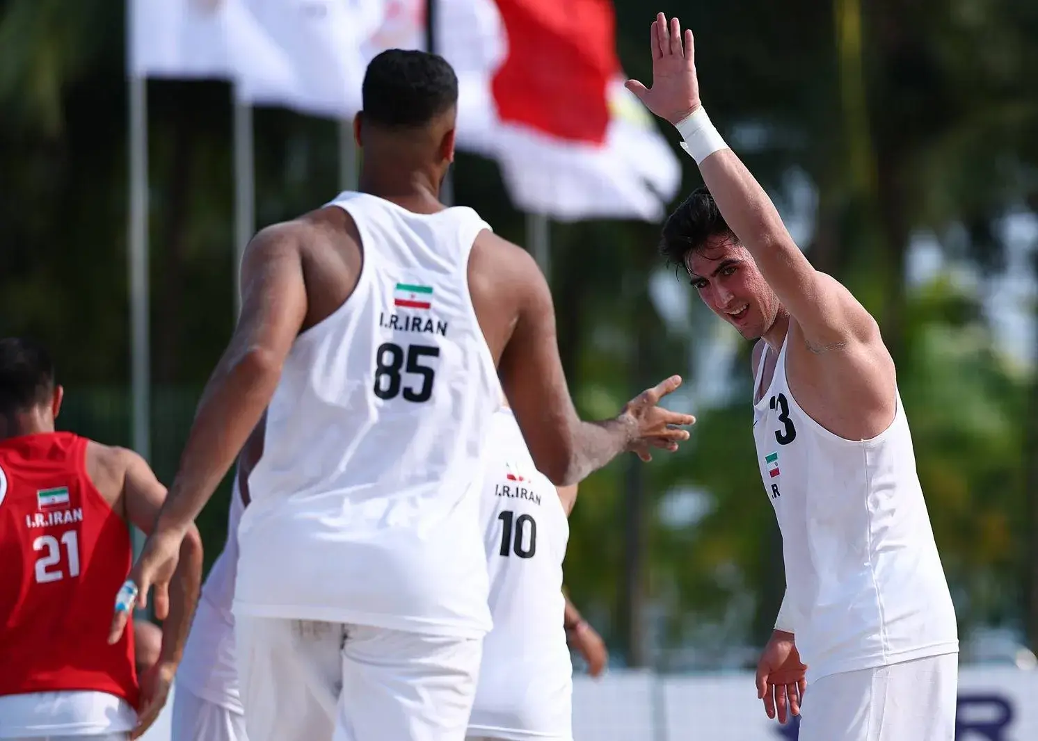 ایران برای نبرد صدرنشینی آماده می شود/ هت تریک برد ساحلی بازان هندبال در سانیا