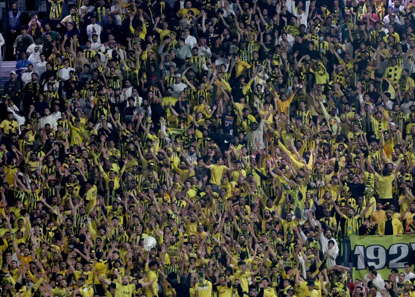 برای تکرار قهرمانی پس از بیست‌و‌یک سال / هواداران الاتحاد تمرین پنجشنبه را به آتش می‌کشند