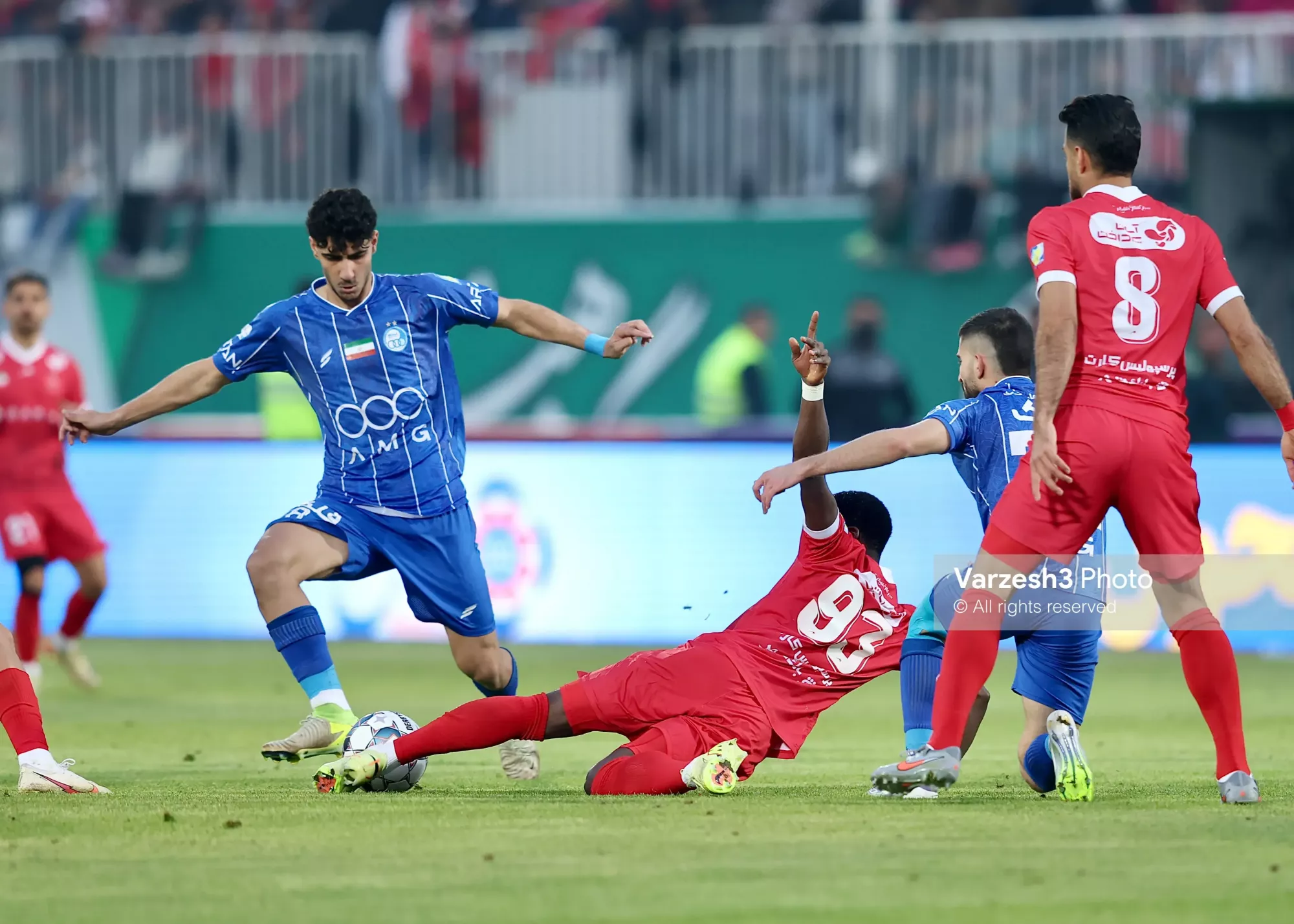 برگزاری فشرده لیگ پس از جام جهانی / سهمیه آسیایی: به سود پرسپولیس، علیه استقلال!