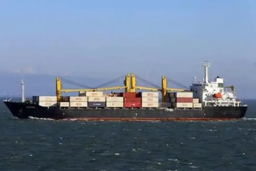 بلومبرگ: توقف کم‌سابقه تردد کشتی‌ها در تنگه هرمز