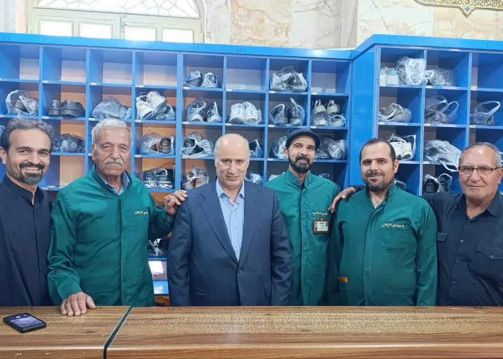 تاج بر سر مزار رئیسِ شهید (عکس)