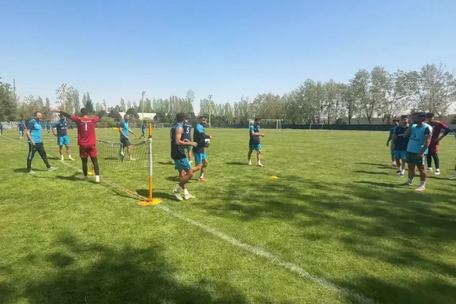 جنگ کاپیتان‌ها در تمرینات چادرملو اردکان