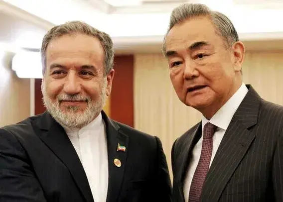 در رایزنی میان وانگ یی و عراقچی؛/ تاکید چین بر صیانت ایران از حاکمیت و امنیت خود