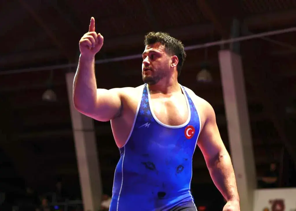 ستاره ترکیه ای رکورد افسانه کشتی دنیا را شکست