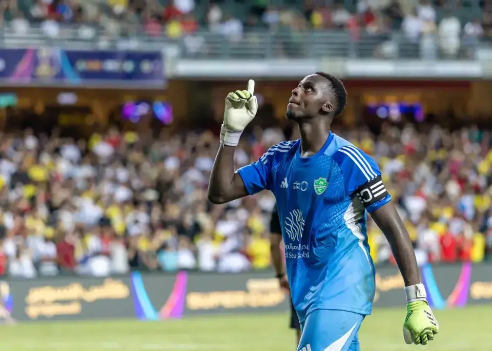 سی و پنجمین جام بر دستان کاپیتان الاهلی (عکس)