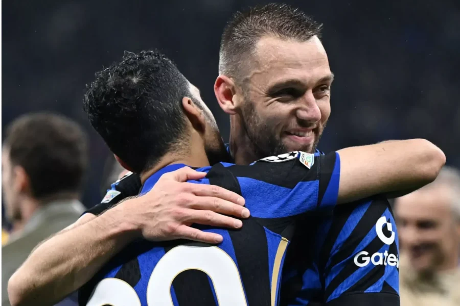 مدافع اینتر در لیست خرید المپیاکوس/ نقش مهم طارمی در انتقال بزرگ فوتبال یونان!