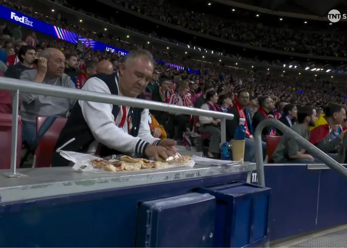 مرد ساندویچی، جذاب‌ترین صحنه اتلتیکو-آرسنال!