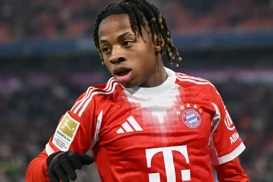 پدیده بایرن وسط سخنرانی کمپانی خوابید!