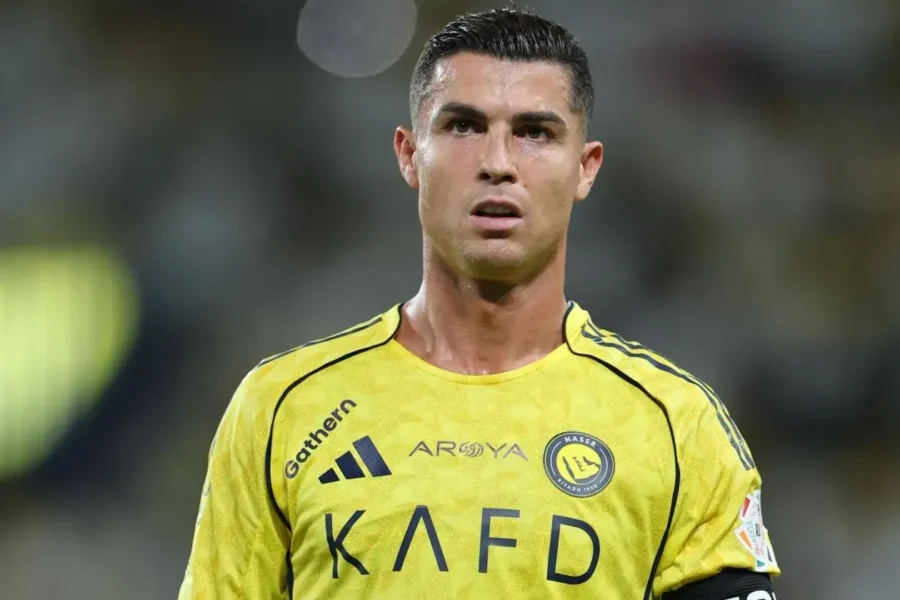 گری لینه‌کر:/ چون از مسی تعریف کردم، رونالدو من را آنفالو کرد!