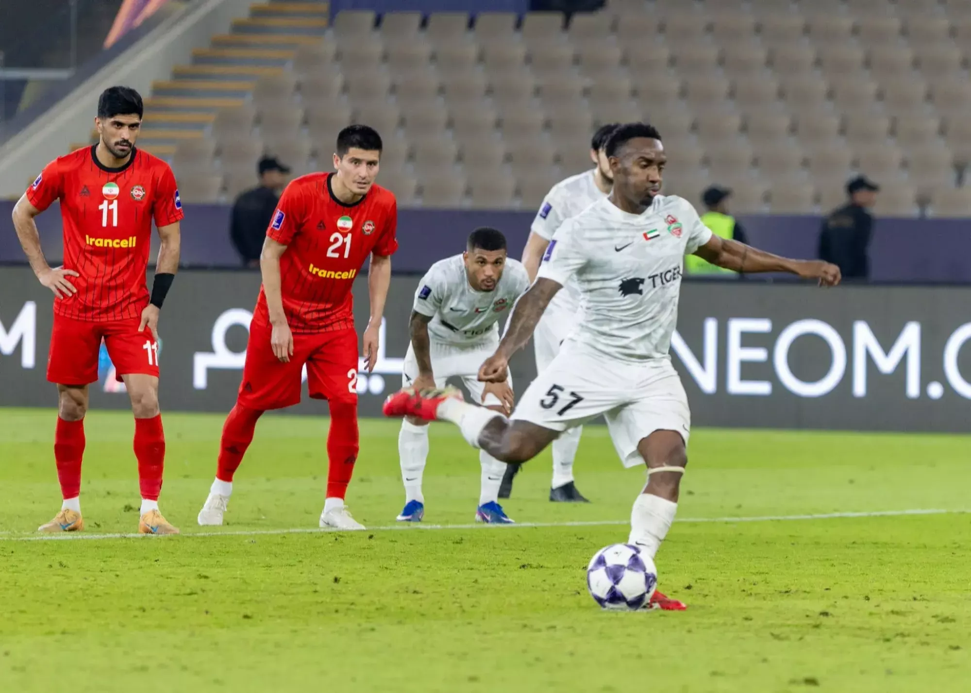 یوری گل‌های لیگ را به آسیا بُرد؛/ شروع گل‌ها به تراکتور از سمت برزیل! (عکس)