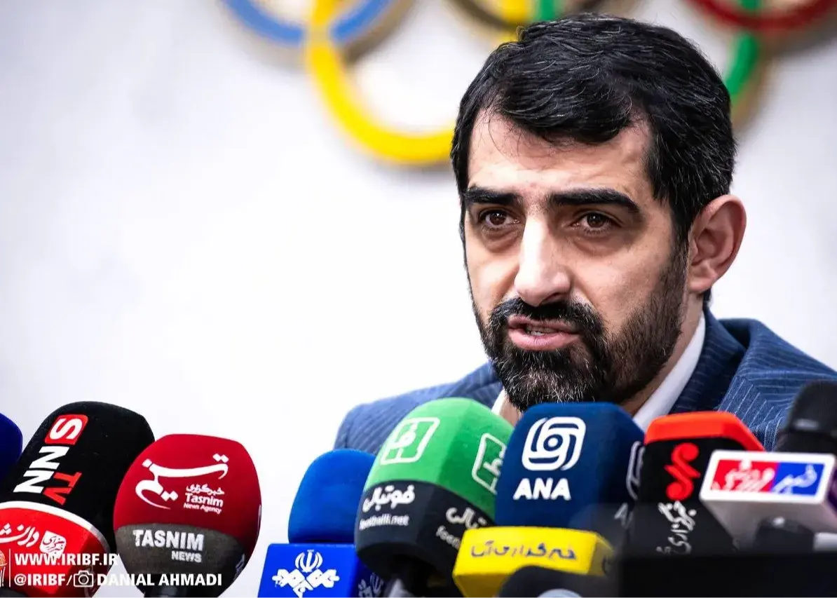 پس از انتخاب به عنوان سرپرست فدراسیون:/ داوری بلافاصله از مجمع وزارت در سالن بسکتبال (عکس)