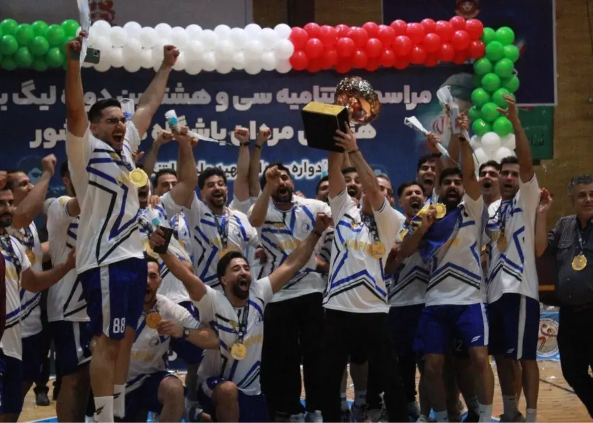 استقلال در اولین حضور جام را فتح کرد؛/ سکانس پایانی ماراتن هندبال با تم‌ آبی(عکس)