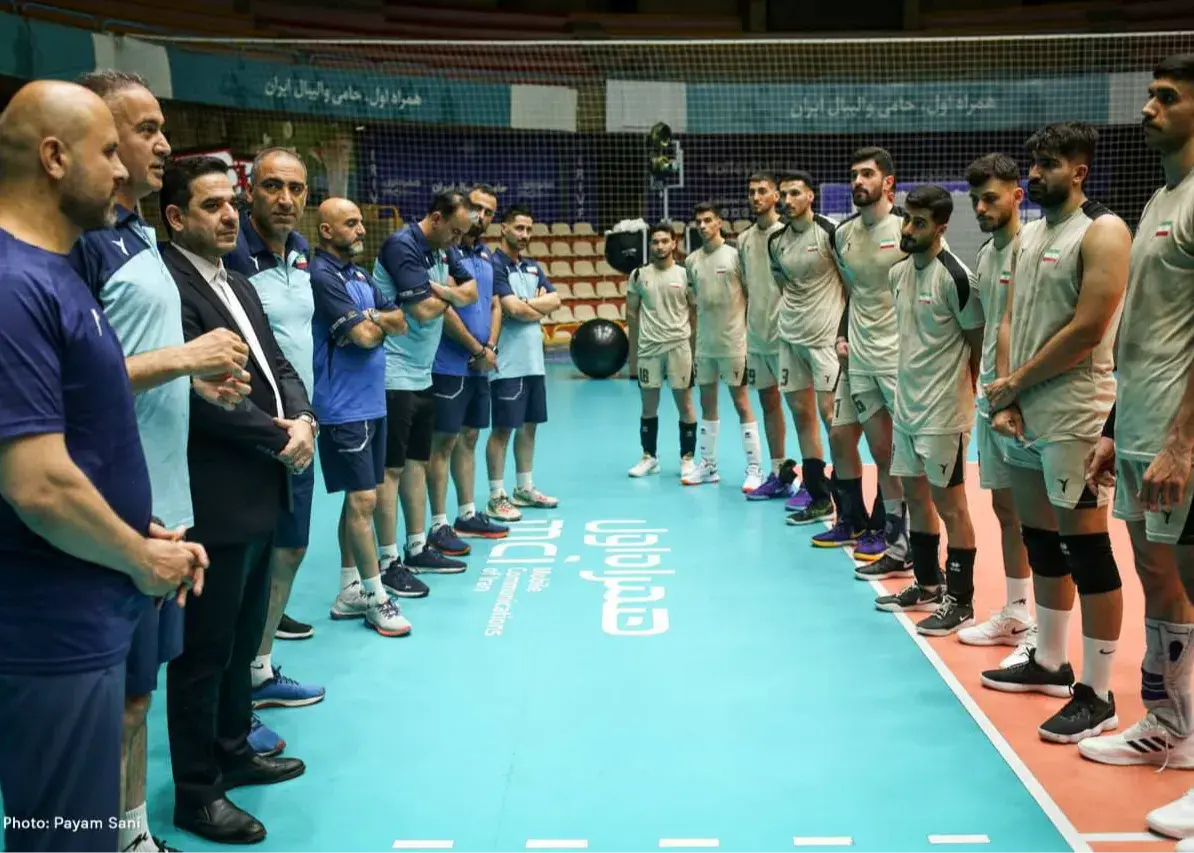 تیم ملی از راه نرسیده به تور خبرنگاران خورد