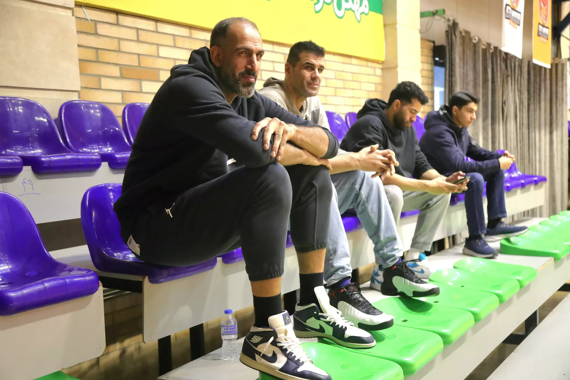 اولین حضور وارث اسطوره بسکتبال در سالن مسابقات:/ هامین حدادی، کوچک‌ترین هوادار استقلال! (عکس)