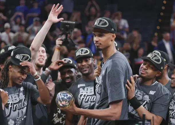 بعد از دوازده سال و تکرار دوره طلایی:/ سن‌آنتونیو قهرمان کنفرانس غرب و فینالیست NBA