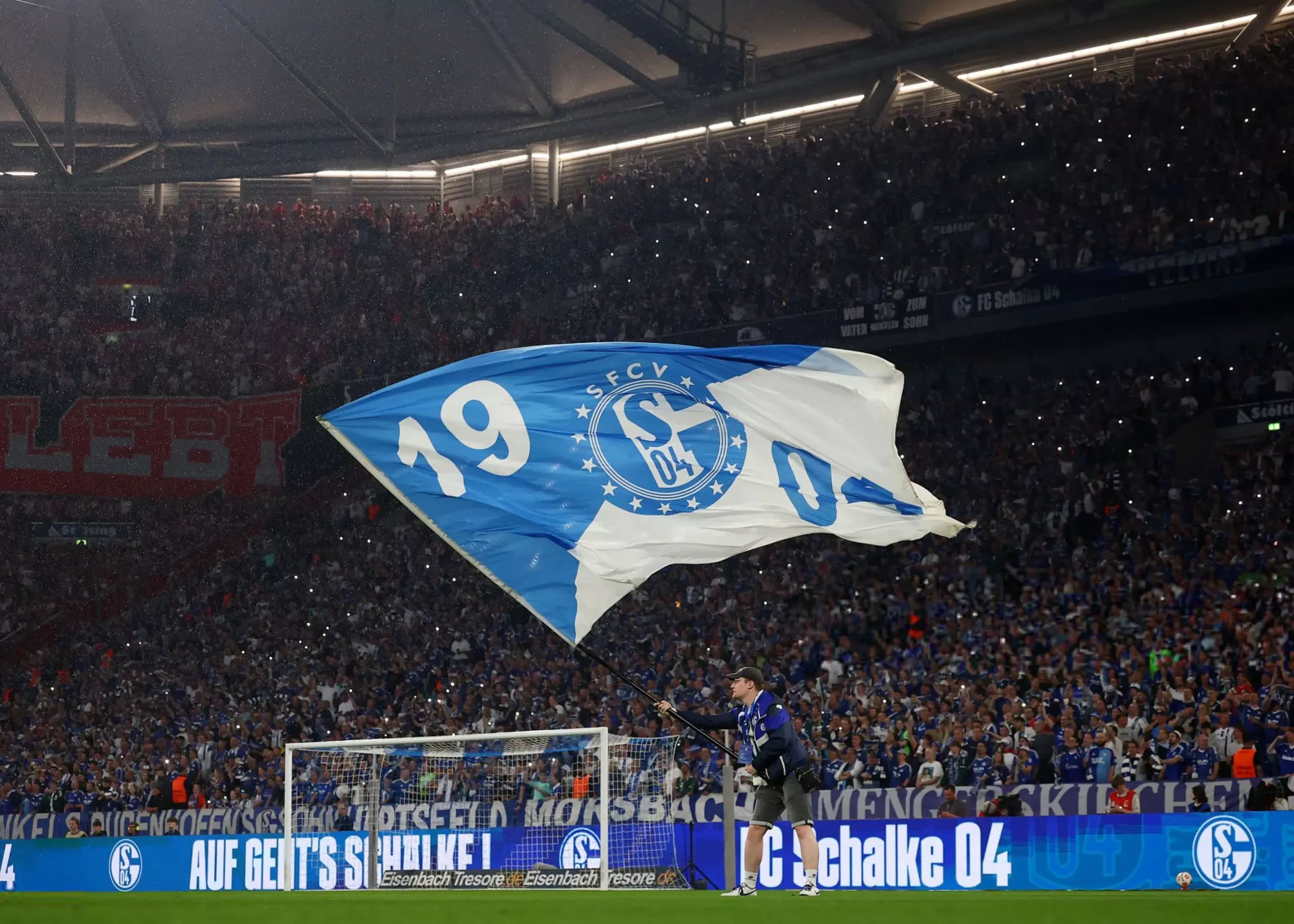 جنون صعود در گلزن‌کرشن، دربی روهر در راه است/ سلام به شالکه: بازگشت آبی‌های محبوب به بوندس‌لیگا