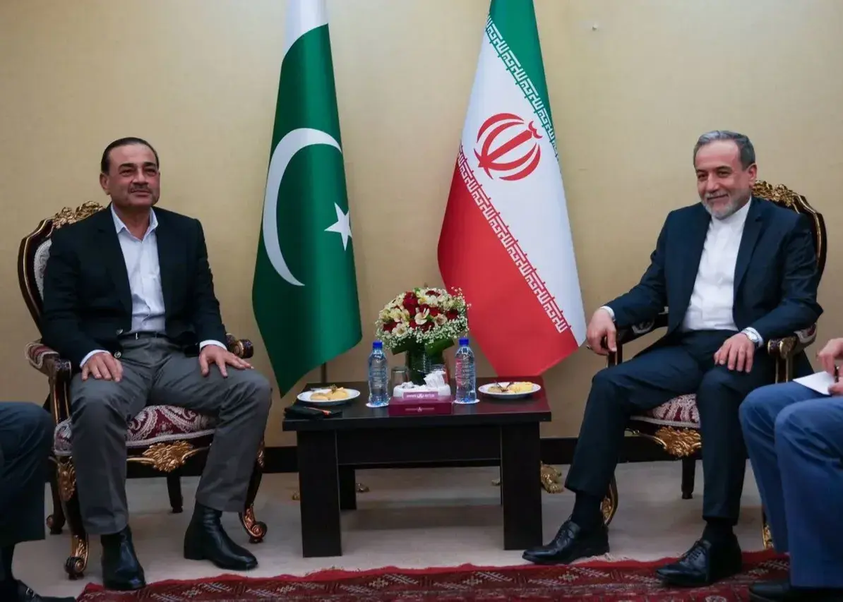 گفت وگوی فرمانده ارتش پاکستان با عراقچی برای توافق با آمریکا