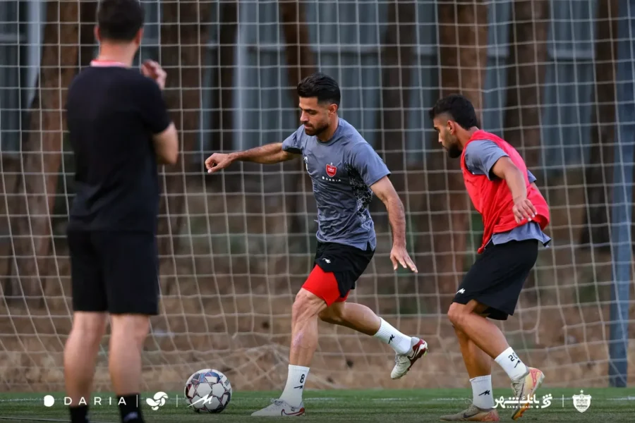 از سوال در مورد تیم ملی میگذرم/ پورعلی‌گنجی: پرسپولیس این فصل میتوانست قهرمان شود