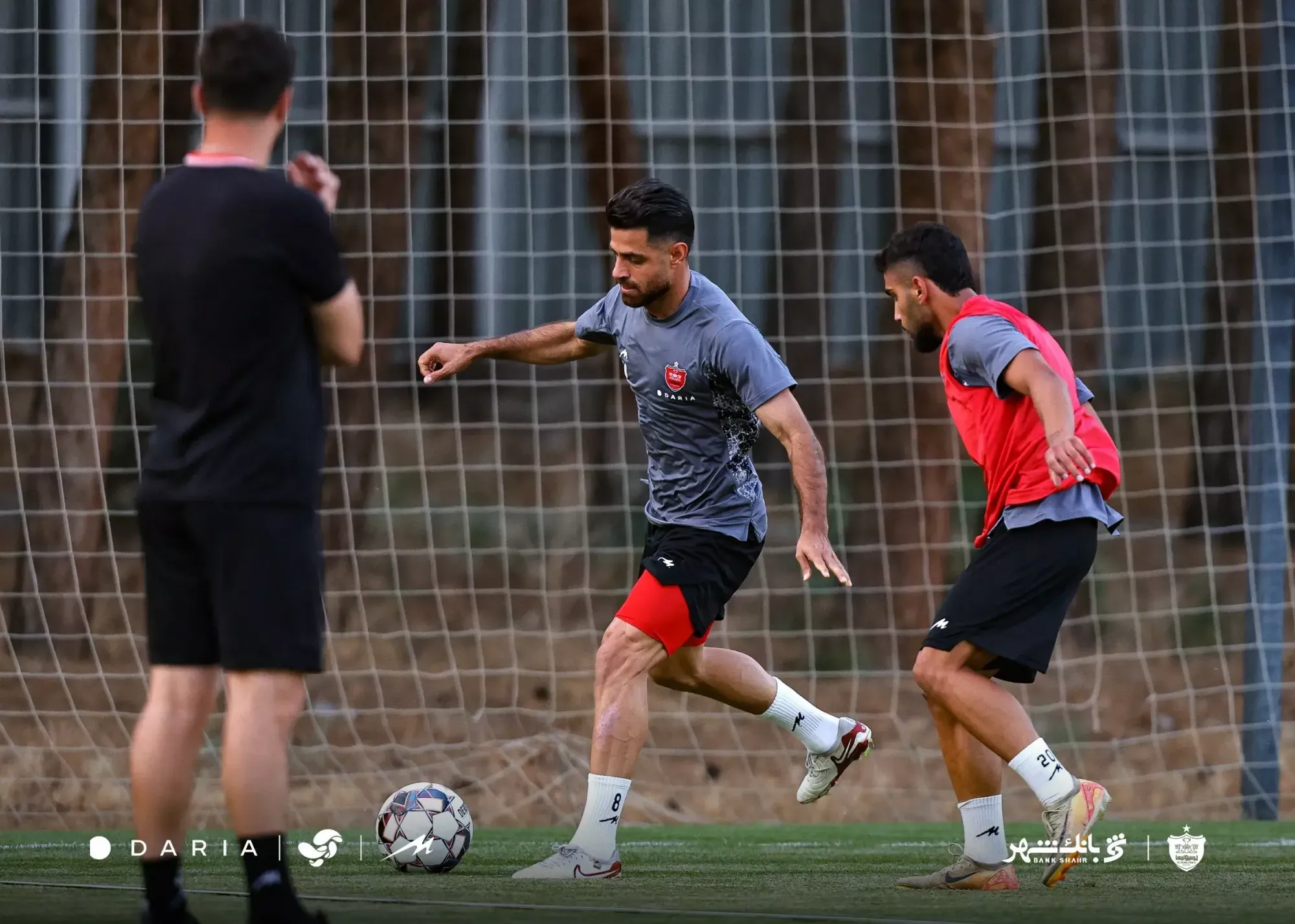 از سوال در مورد تیم ملی میگذرم/ پورعلی‌گنجی: پرسپولیس این فصل میتوانست قهرمان شود