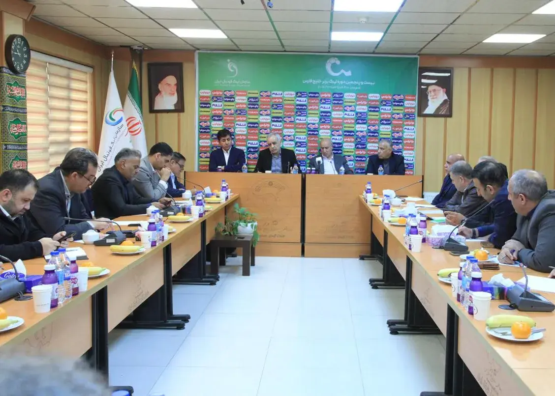 فردا درباره لیگ برتر تصمیم گیری می‌شود/ نشست فوق مهم فوتبال ایران به صرف صبحانه!