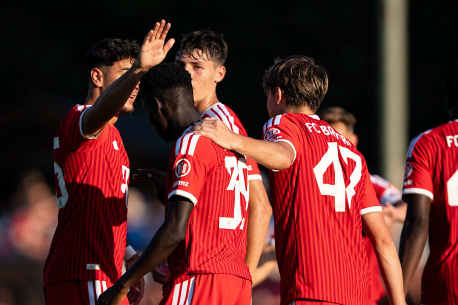 شاگردان کمپانی استارت زدند/ بایرن 15-0 برد و اسکوردبورد کم آورد!