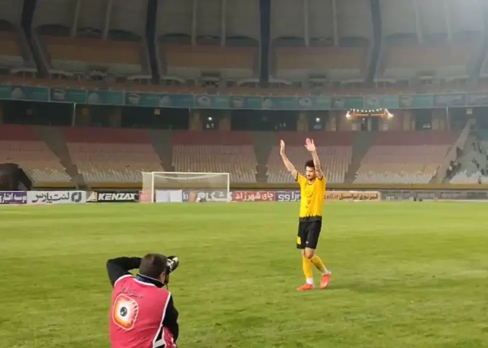 مدافع سپاهان و پرسپولیس به استقلال برگشت