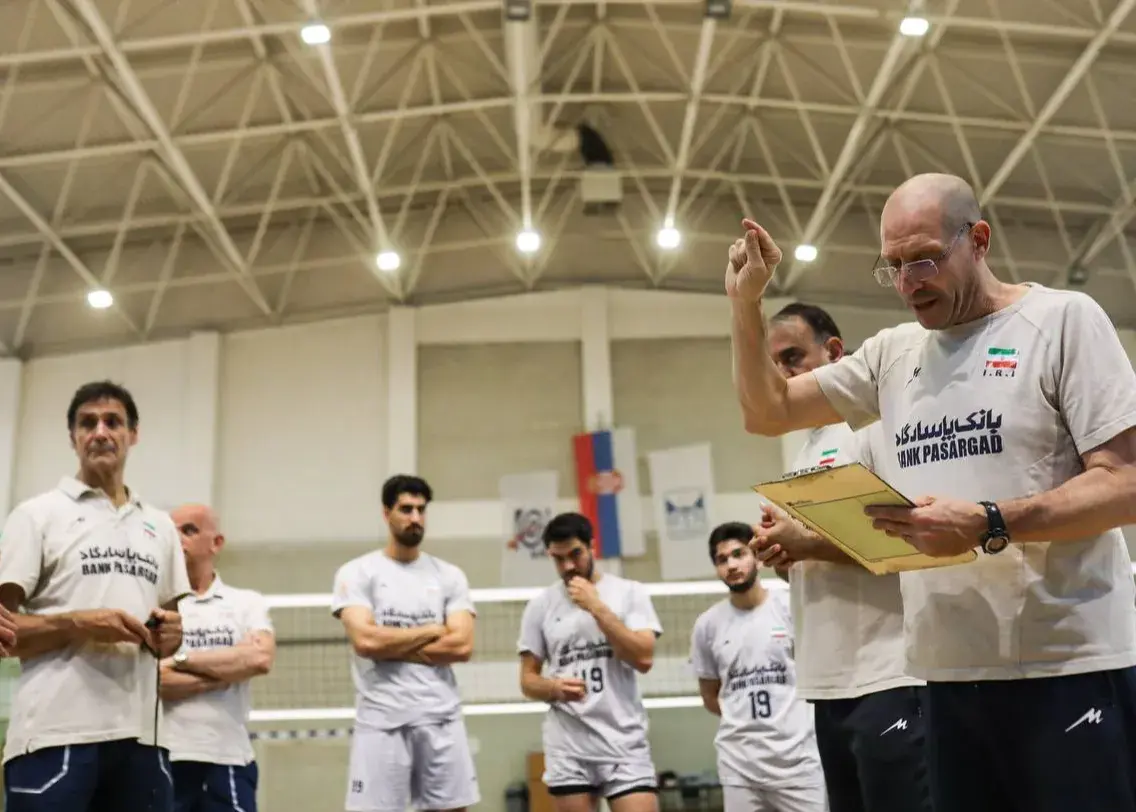 کلاس درس پیاتزا در بلگراد: چشم‌ها به مرد ایتالیایی