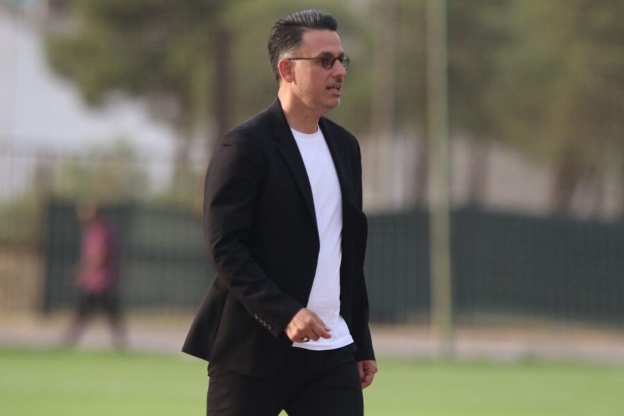 مجری مشهور مربی لیگ یک شد